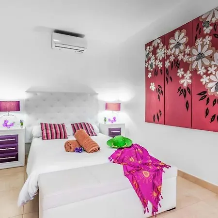 Playa Blanca Sleeps 6 Pool Air Con Wifi Villa